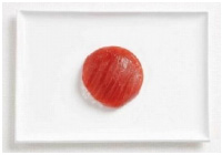 plat japonais, representant le drapeau du japon, sushi